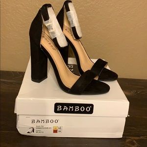 NIB Bamboo black pumps